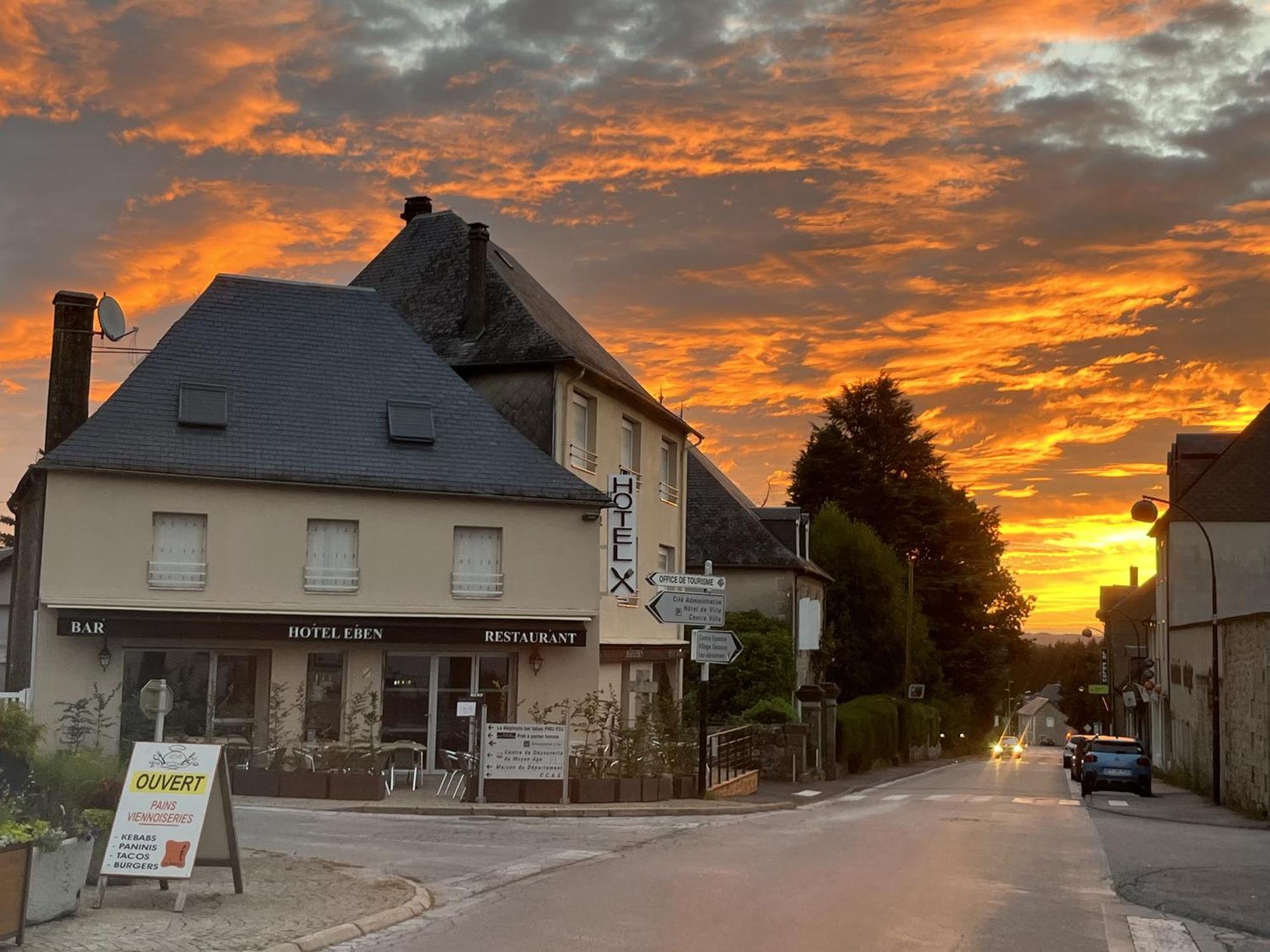 Logis Hotel Eben Égletons Extérieur photo